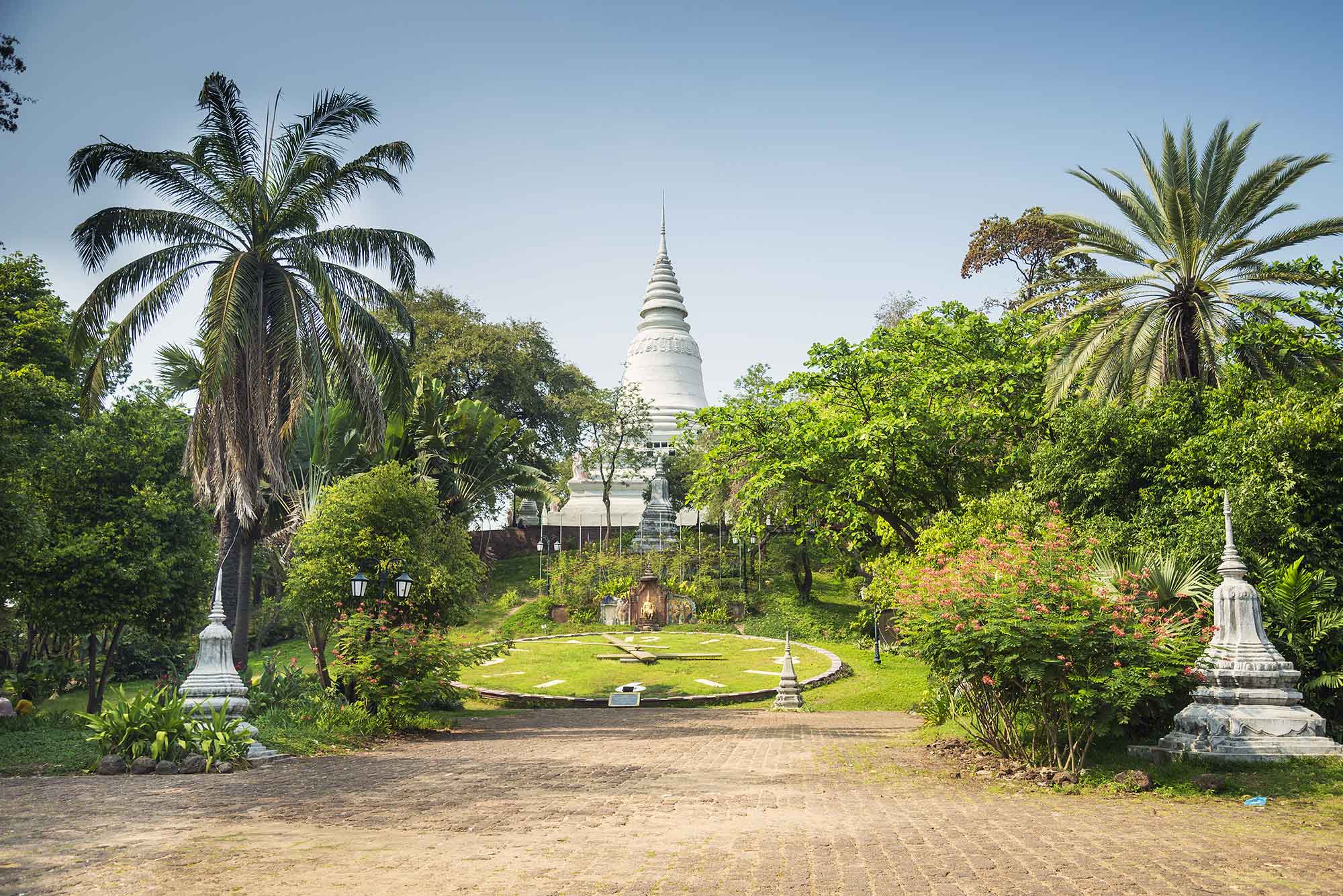 Temple Wat Phnom Découverte Au Cambodge Cambodia Roads 3229